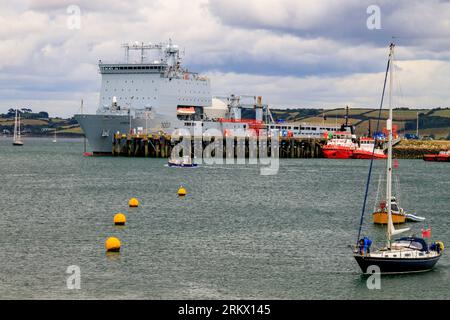 Die Marine-Werft und das Versorgungsschiff Lyme Bay in Falmouth, Cornwall, England Stockfoto