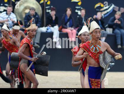 Bildnummer: 58889283  Datum: 05.12.2012  Copyright: imago/Xinhua KOHIMA, Dec. 5, 2012 - Naga tribesmen dance during Hornbill Festival at Kohima, capital of India s Nagaland state, Dec. 5, 2012. The Hornbill Festival of Nagaland, which celebrates the cultural heritage of the sixteen Naga tribes, runs annually from Dec. 1 to 7. (Xinhua/Stringer) Authorized by ytfs INDIA-KOHIMA-HORNBILL FESTIVAL PUBLICATIONxNOTxINxCHN Gesellschaft Land Leute traditionell Volksgruppe x0x xac 2012 quer     58889283 Date 05 12 2012 Copyright Imago XINHUA Kohima DEC 5 2012 Naga Tribesmen Dance during HORNBILL Festiva Stock Photo