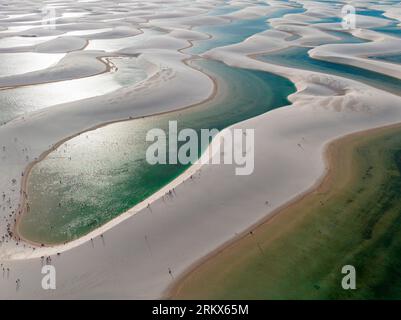 Luftaufnahme von Lencois Maranhenses. Weiße Sanddünen mit Pools aus frischem und transparentem Wasser. Wüste. Barreirinhas. Maranhao State. Brasilien Stockfoto