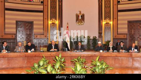 Bildnummer: 58898488  Datum: 08.12.2012  Copyright: imago/Xinhua (121209) -- CAIRO, Dec. 8, 2012 (Xinhua) -- Egyptian President Mohamed Morsi (C) attends a marathon meeting of over nine hours with some national political forces in Cairo, Egypt, Dec. 8, 2012. Morsi has issued a new constitutional declaration, ruling that the previous one issued on Nov. 22 has been wholly cancelled, but the effects rooted in it will remain unchanged, state TV reported Sunday. (Xinhua/MENA) EGYPT-CAIRO-CONSTITUTIONAL DECLARATION-CANCEL PUBLICATIONxNOTxINxCHN people Politik Premiumd x0x xds 2012 quer     58898488 Stock Photo