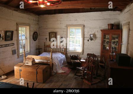 New Prague, United States. 15th Aug, 2023. Log cabin of the first inhabitants of the region from around 1860, New Prague (USA) Credit: Martin Weiser/CTK Photo/Alamy Live News Stock Photo