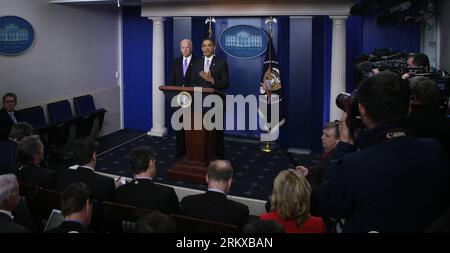 Bildnummer: 58934612  Datum: 19.12.2012  Copyright: imago/Xinhua (121219) -- WASHINGTON D.C., Dec. 19, 2012 (Xinhua) -- U.S. President Barack Obama (R), with Vice President Joe Biden at his side, speaks to the media at the White House briefing room in Washington D.C. on Dec. 19, 2012. Obama on Wednesday announced a gun control task force led by Vice President Joe Biden. The inter-agency task force is charged with guiding the administration s continuing response to calls of gun control after the Newtown, Connecticut, massacre. (Xinhua/Fang Zhe) US-WASHINGTON-OBAMA-GUN CONTROL PUBLICATIONxNOTxIN Stock Photo