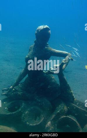Unterwasserstatue, Tauchplatz in der Jemeluk Bay Gallery, Amed, Karangasem, Bali, Indonesien Stockfoto
