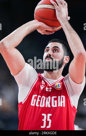 Okinawa, Japan. 26. August 2023. Goga Bitadze aus Georgia trifft beim ersten Spiel der Gruppe F zwischen Kap Verde und Georgien beim FIBA-Weltcup 2023 in Okinawa, Japan, am 26. August 2023. Quelle: Zhang Xiaoyu/Xinhua/Alamy Live News Stockfoto