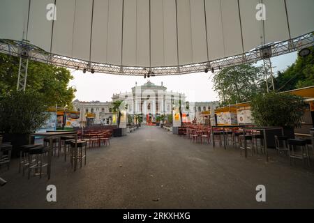 Wien, Österreich, EU - 25. Mai 2023. Gelände der Wiener Filmfestspiele, Restaurants. Das jährliche Filmfestival ist ein Musik- und kulinarisches Festival im Freien. Stockfoto