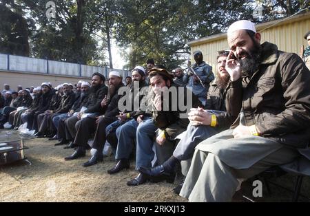 Bildnummer: 58962068  Datum: 03.01.2013  Copyright: imago/Xinhua (130103) -- NANGARHAR, Jan. 3, 2013 (Xinhua) -- Former Taliban prisoners attend a ceremony in Nangarhar province of eastern Afghanistan, on Jan. 3, 2013. A total of 20 Taliban prisoners were released from Bagram Prison, formerly controlled by the U.S. forces in the country. Their release was secured in the mediation of Afghan High Peace Council, a committee in charge of brokering peace with the Taliban, official said on Thursday. (Xinhua/Tahir Safi)(zcc) AFGHANISTAN-NANGARHAR-TALIBAN PRISONERS-FREE PUBLICATIONxNOTxINxCHN Politik Stock Photo