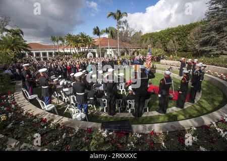 Bildnummer: 58970102 Datum: 06.01.2013 Copyright: imago/Xinhua (130107) -- YORBA LINDA, 6. Januar 2013 (Xinhua) -- Eine Zeremonie zum 100. Geburtstag des ehemaligen Präsidenten Richard Nixon in Yorba Linda, Kalifornien, USA, am 6. Januar 2013. (Xinhua/Zhao Hanrong) (jl) U.S.-CALIFORNIA-RICHARD NIXON-BIRTH-BIRTH-BIRTH-BIRTH PUBLICATIONxNOTxINxCHN Politik Kranzniederlegung Geburtstag xas x0x 2013 quer premiumd 58970102 Datum 06 01 2013 Copyright Imago XINHUA Yorba Linda 6. Januar 2013 XINHUA eine Zeremonie IST der Held zur Feier des 100. Geburtstags des ehemaligen Präsidenten Stockfoto