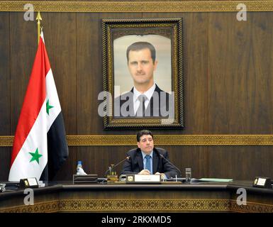 Bildnummer: 58985748  Datum: 08.01.2013  Copyright: imago/Xinhua DAMASCUS, Jan. 8, 2013 - Syrian Prime Minister Wael al-Halqi presides over a Syrian cabinet meeting in Damasus, capital of the country, Jan. 8, 2013.  (Xinhua/Zhang Naijie) (zw) SYRIA-DAMASCUS-POLITICS PUBLICATIONxNOTxINxCHN People Politik premiumd x1x xmb 2013 quer Aufmacher     58985748 Date 08 01 2013 Copyright Imago XINHUA Damascus Jan 8 2013 Syrian Prime Ministers Wael Al  Presid Over a Syrian Cabinet Meeting in Damasus Capital of The Country Jan 8 2013 XINHUA Zhang  ZW Syria Damascus POLITICS PUBLICATIONxNOTxINxCHN Celebrit Stock Photo