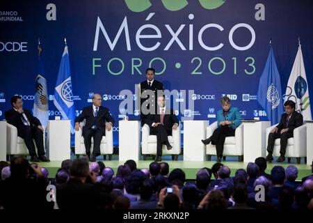 Bildnummer: 59006369  Datum: 09.01.2013  Copyright: imago/Xinhua (130109) -- MEXICO CITY, Jan. 9, 2013 (Xinhua) -- (L to R) Vice President of World Bank for Latin America and the Caribbean Hasan Tuluy, General Secretary of the Organization for Economic Co-operation and Development (OECD) Jose Angel Gurria, Mexico s President Enrique Pena Nieto, Executive Secretary of the Economic Commission for Latin America and the Caribbean (ECLAC) Alicia Barcena and President of the Inter-American Development Bank (IDB) Luis Alberto Moreno, participate the Mexico Forum 2013: Public Policies for Inclusive De Stock Photo