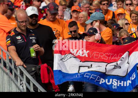 Zandvoort, Niederlande. 25. August 2023. Zandvoort, Niederlande, 25. August 2023; Free Practice Dutch Formula 1 Grand Prix Dutch Orange Fans - Bild und Copyright von Leo VOGELZANG/ATP Images (VOGELZANG Leo/ATP/SPP) Credit: SPP Sport Press Photo. Alamy Live News Stockfoto