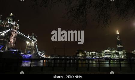 Bildnummer: 59024579  Datum: 10.01.2013  Copyright: imago/Xinhua A general view of the Shard (R) is seen in London, Britain, on Jan. 10, 2013. The Shard, also referred to the Shard of Glass, is a 95-storey skyscraper in London. Standing about 310 meters high, the Shard will officially open to the public on Feb. 1, 2013. (Xinhua/Wang Lili) (lr) BRITAIN-LONDON-THE SHARD-NEW LANDMARK PUBLICATIONxNOTxINxCHN Gesellschaft Architektur Wolkenkratzer Gebäude x0x xdd premiumd 2013 quer     59024579 Date 10 01 2013 Copyright Imago XINHUA a General View of The shard r IS Lakes in London Britain ON Jan 10 Stock Photo