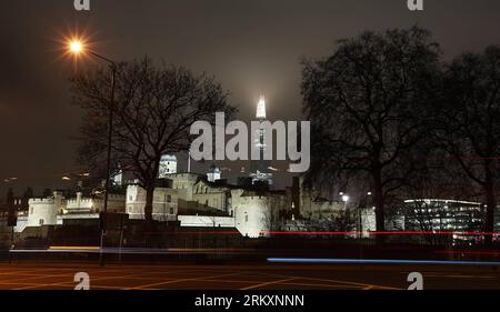 Bildnummer: 59024580  Datum: 10.01.2013  Copyright: imago/Xinhua A general view of the Shard is seen in London, Britain, on Jan. 10, 2013. The Shard, also referred to the Shard of Glass, is a 95-storey skyscraper in London. Standing about 310 meters high, the Shard will officially open to the public on Feb. 1, 2013. (Xinhua/Wang Lili) (lr) BRITAIN-LONDON-THE SHARD-NEW LANDMARK PUBLICATIONxNOTxINxCHN Gesellschaft Architektur Wolkenkratzer Gebäude x0x xdd premiumd 2013 quer     59024580 Date 10 01 2013 Copyright Imago XINHUA a General View of The shard IS Lakes in London Britain ON Jan 10 2013 T Stock Photo