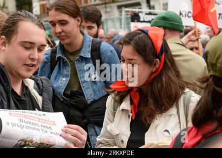 Marschierer treffen sich im Clerkenwell Green zum Londoner International Workers' Day march und Rallye. Mai Day, auch als International Workers' Day oder bekannt Stockfoto