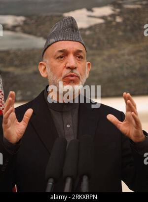 Bildnummer: 59078695  Datum: 14.01.2013  Copyright: imago/Xinhua (130114) -- KABUL, Jan. 14, 2013 (Xinhua) -- Afghan President Hamid Karzai speaks during a press conference in Kabul, capital of Afghanistan, on Jan. 14, 2013. Afghan traditional Loya Jirga or grand assembly of elders and tribal chieftains will decide on U.S. troops immunity from prosecution after 2014 in Afghanistan, Afghan President Hamid Karzai said Monday. (Xinhua/Ahmad Massoud) (syq) AFGHANISTAN-KABUL-KARZAI-AFGHAN GRAND ASSEMBLY-U.S. TROOPS IMMUNITY PUBLICATIONxNOTxINxCHN People Politik Afghanistan x0x xdd premiumd 2013 hoc Stock Photo