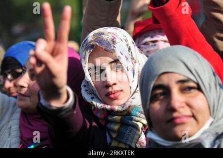 Bildnummer: 59083003  Datum: 15.01.2013  Copyright: imago/Xinhua (130115) -- ISLAMABAD, Jan. 15, 2013 (Xinhua) -- Supporters of Pakistani religious leader Dr Tahir-ul-Qadri attend a protest in Islamabad, capital of Pakistan, Jan. 15, 2013. A Pakistani religious leader, Dr Tahir-ul-Qadri, led thousands of his supporters to Islamabad late Monday, forcing the government to introduce electoral reforms to stop corrupt elements from taking part in elections, local media reported. (Xinhua/Ahmad Kamal)(rh) PAKISTAN-ISLAMABAD-MARCH-REFORM PUBLICATIONxNOTxINxCHN Politik Demo Protest premiumd x0x xmb 201 Stock Photo