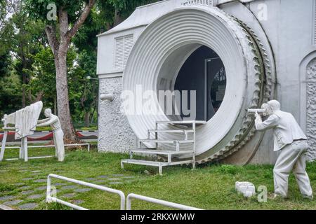 Der auffällige Eingang zum Museum für Vintage-Kameras in Kampong Glam, Singapur, mit fotografischen Statuen in der Nähe Stockfoto