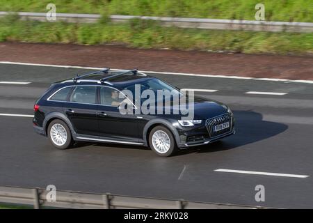 2018 Schwarz Audi A4 Allroad TDI Quattro S-A TDI 190 Quattro S Tronic Auto Start/Stop Car Estate Diesel 1968 ccm Fahrt mit Höchstgeschwindigkeit auf der Autobahn M6 im Großraum Manchester, Großbritannien Stockfoto