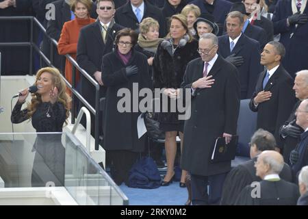 Bildnummer: 59113822 Datum: 21.01.2013 Copyright: imago/Xinhua (130121) -- WASHINGTON D.C., 21. Januar 2013 (Xinhua) -- US-Präsident Barack Obama und Gäste hören zu, wie US-Sängerin Beyonce die Nationalhymne während der Einweihungszeremonie des Präsidenten an der Westfront des US-Kapitols in Washington D.C., den Vereinigten Staaten, am 21. Januar 2013 singt. (Xinhua/Zhang Jun) US-PRÄSIDENT-ERÖFFNUNGSZEREMONIE-OBAMA PUBLICATIONxNOTxINxCHN People Entertainment Politik Eid Vereidigung USA Eid Amtseid Premiere x0x xmb 2013 quer 59113822 Datum 21 01 2013 Copyright Imago XINHUA Washington D C Jan Stockfoto