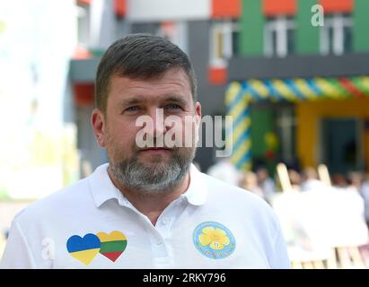 Nicht exklusiv: IRPIN, UKRAINE - 24. AUGUST 2023 - Irpin-Chef Oleksandr Markushyn nimmt an der Eröffnung des Ruta-Kindergartens Teil, der mit Geld umgebaut wurde Stockfoto