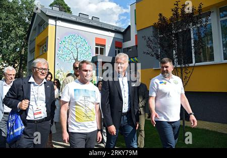 Nicht exklusiv: IRPIN, UKRAINE - 24. AUGUST 2023 - Leiter der Kiewer Militärverwaltung, Ruslan Krawtschenko, Präsident der Republik Litauen Stockfoto