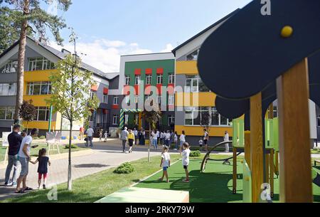 Nicht exklusiv: IRPIN, UKRAINE - 24. AUGUST 2023 - die Eröffnung des Ruta-Kindergartens, der mit Mitteln aus Litauen nach russischen Invasoren fast wieder aufgebaut wurde Stockfoto