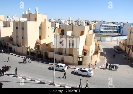 Bildnummer: 59175194  Datum: 04.02.2013  Copyright: imago/Xinhua (130204) -- GAZA, Feb. 4, 2013 (Xinhua) -- New houses are seen in the southern Gaza Strip city of Rafah, on Feb. 4, 2013. A total of 750 housing units were built for Palestinian families who lost their home during Israeli military operations in 2004 and 2005 as part of a re-housing Saudi-funded project led by the United Nations Relief and Works Agency for Palestine Refugees. (Xinhua/Khaled Omar) MIDEAST-GAZA-NEW HOUSES-REFUGEES PUBLICATIONxNOTxINxCHN Gesellschaft Wohungen Wohnungsbau Einweihung Wohnhaus Palästina premiumd x0x xmb Stock Photo