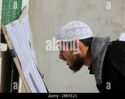 Bildnummer: 59205521  Datum: 11.02.2013  Copyright: imago/Xinhua (130211) -- GAZA, Feb. 11, 2013 (Xinhua) -- A Palestinian checks his name at a voter registration center in Rafah City, southern Gaza Strip, on Feb. 11, 2013. Voter registration stations opened Monday in the Palestinian territories, including the Gaza Strip for the first time since Islamic Hamas movement seized control of the area in 2007. (Xinhua/Wissam Nassar)(ctt) MIDEAST-GAZA-UPDATE-VOTER-REGISTRATION PUBLICATIONxNOTxINxCHN Gesellschaft Politik Wahl Registrierung Wählerregistrierung premiumd x2x xrj 2013 quer  o0 Palästina, P Stock Photo