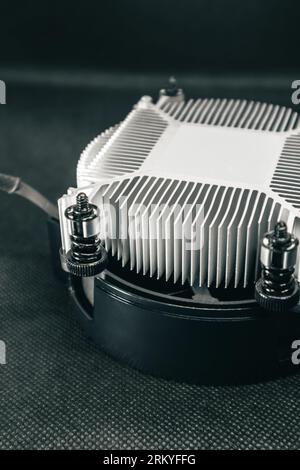 Desktop-PC CPU-Einheit Kühlsystem Kühler Nahaufnahme, Computer Hardware Elektronik Details Komponenten Stockfoto