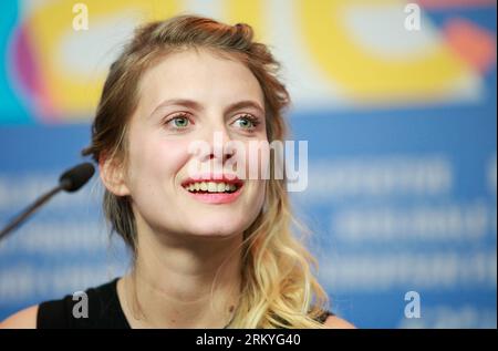 Bildnummer: 59218792 Datum: 13.02.2013 Copyright: imago/Xinhua BERLIN, 13. Februar 2013 -- Schauspielerin Melanie Laurent nimmt an einer Pressekonferenz Teil, um auf der 63. Berlinale International Film Festival in Berlin, 13. Februar 2013, den Film-NACHTZUG NACH LISSABON zu bewerben. (Xinhua/Yan Ting) (zhf) DEUTSCHLAND-BERLIN FILM FESTIVAL-NACHTZUG NACH LISSABON PUBLICATIONxNOTxINxCHN Kultur Entertainment People Film 63. Internationale Filmfestspiele Berlinale PK Uraufführung Porträt x0x xac 2013 quer 59218792 Datum 13 02 2013 Copyright Imago XINHUA Berlin 13. Februar 2013 Schauspielerin Melanie Laurent nimmt an einer Pressekonferenz zu Pro Teil Stockfoto