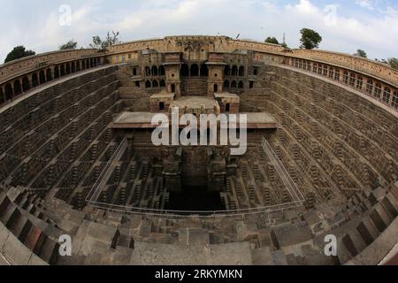 Bildnummer: 59251572  Datum: 20.02.2013  Copyright: imago/Xinhua (130220) -- RAJASTHAN, Feb. 20, 2013 (Xinhua) -- Picture taken on Feb. 20, 2013 shows the Chand Baori, a step-well, in a village near Jaipur, the capital of northern Indian state Rajasthan. The Chand Baori was built by King Chanda of the Nikumbha Dynasty between the 8th and 9th century and was dedicated to Hashat Marta, Goddess of Joy and Happiness. (Xinhua/Li Yigang)(zjl) INDIA-RAJASTHAN-STEP-WELL PUBLICATIONxNOTxINxCHN Kultur Architektur Geschichte Indien x0x xmb 2013 quer      59251572 Date 20 02 2013 Copyright Imago XINHUA  R Stock Photo