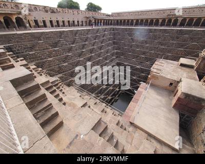 Bildnummer: 59251573  Datum: 20.02.2013  Copyright: imago/Xinhua (130220) -- RAJASTHAN, Feb. 20, 2013 (Xinhua) -- Picture taken on Feb. 20, 2013 shows the Chand Baori, a step-well, in a village near Jaipur, the capital of northern Indian state Rajasthan. The Chand Baori was built by King Chanda of the Nikumbha Dynasty between the 8th and 9th century and was dedicated to Hashat Marta, Goddess of Joy and Happiness. (Xinhua/Li Yigang)(zjl) INDIA-RAJASTHAN-STEP-WELL PUBLICATIONxNOTxINxCHN Kultur Architektur Geschichte Indien x0x xmb 2013 quer      59251573 Date 20 02 2013 Copyright Imago XINHUA  R Stock Photo