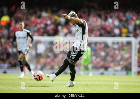 London, Großbritannien. 26. August 2023. Andreas Pereira #18 von Fulham erzielt 0-1 beim Premier League-Spiel Arsenal vs Fulham im Emirates Stadium, London, Vereinigtes Königreich, 26. August 2023 (Foto: Arron Gent/News Images) in London, Vereinigtes Königreich am 26.8.2023. (Foto: Arron Gent/News Images/SIPA USA) Credit: SIPA USA/Alamy Live News Stockfoto