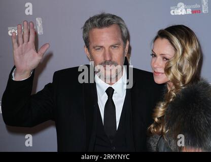 Bildnummer: 59260765  Datum: 22.02.2013  Copyright: imago/Xinhua US actor Kevin Costner (L) and wife Christine Baumgartner arrive at the 38th annual Cesar awards ceremony held at the Chatelet Theatre in Paris, France, Feb. 22, 2013. (Xinhua/Gao Jing) FRANCE-PARIS-CESAR-AWARD-CEREMONY PUBLICATIONxNOTxINxCHN People Entertainment Film Kultur Filmpreis Paris Pressetermin xdp x1x premiumd 2013 quer o0 Familie, privat, Frau     59260765 Date 22 02 2013 Copyright Imago XINHUA U.S. Actor Kevin Costner l and wife Christine Baumgartner Arrive AT The 38th Annual Cesar Awards Ceremony Hero AT The Chatelet Stock Photo