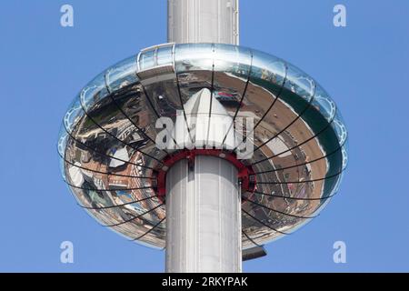 Brighton i360 Tower Nahaufnahme bei Sonnenschein Stockfoto