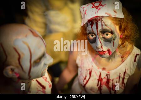 Bildnummer: 59263502  Datum: 23.02.2013  Copyright: imago/Xinhua (130223) -- Tel Aviv, Feb 23, 2013 (Xinhua) -- Israeli take part in Zombie Walk to celebrate Jewish Purim festival in Tel Aviv, Israel, on Feb. 23, 2013. Purim, one of Judaism s most colorful and popular holidays, was celebrated this year between sunset Saturday, 23 February, and sunset Sunday, 24 February, in most area of Israel. (Xinhua/Yin Dongxun) ISRAEL-TEL AVIV-ZOMBIE WALK PUBLICATIONxNOTxINxCHN Gesellschaft kurios Komik Verkleidung Horror Premiumd x0x xds 2013 quer      59263502 Date 23 02 2013 Copyright Imago XINHUA  Tel Stockfoto