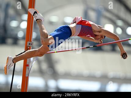 Budapest. 26. August 2023. Harrison Williams aus den Vereinigten Staaten nimmt am 26. August 2023 an der Men’s Decathlon Pole Vault der Leichtathletik-Weltmeisterschaften Budapest 2023 in Budapest Teil. Lied Yanhua/Xinhua/Alamy Live News Stockfoto