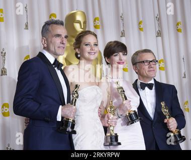 Bildnummer: 59267181  Datum: 24.02.2013  Copyright: imago/Xinhua LOS ANGELES, (From L To R) Daniel Day Lewis, Best Actor for Lincoln , Jennifer Lawrence, Best Actress for Silver Linings Playbook , Anne Hathaway, Best Supporting Actress for Les Miserables and Christoph Waltz, Best Supporting Actor for Django Unchained , pose with their Oscars backstage at the 85th Academy Awards in Hollywood, California Feb. 24, 2013. (Xinhua/Yang Lei) (zf)  o00 Highlight US-HOLLYWOOD-OSCAR-ACADEMY AWARDS PUBLICATIONxNOTxINxCHN Kultur Entertainment People Film 85. Annual Academy Awards Oscar Oscars Hollywood Pr Stock Photo