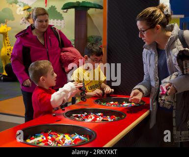 Bildnummer: 59291433  Datum: 01.03.2013  Copyright: imago/Xinhua (130302) -- TORONTO, March 1, 2013 (Xinhua) -- Children work on their brick creations with parents aside at Legoland Discovery Centre in Toronto, Canada, March 1, 2013. Canada s first Legoland Discovery Centre opened to the public on Friday. (Xinhua/Zou Zheng) (yy) CANADA-TORONTO-LEGOLAND-DISCOVERY CENTER PUBLICATIONxNOTxINxCHN Gesellschaft Lego Eröffnung xjh x0x premiumd 2013 quer     59291433 Date 01 03 2013 Copyright Imago XINHUA  Toronto March 1 2013 XINHUA Children Work ON their Brick Creations With Parents ASIDE AT Legoland Stock Photo