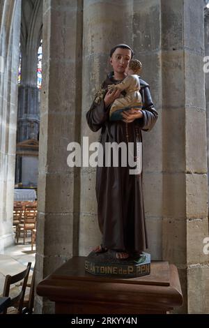 Paris, Frankreich - 14. Juli 2023 - Kirche Saint-Merry (Eglise Saint-Merri, XVI) im gotischen Pariser Stil an der Rue Saint Martin Stockfoto