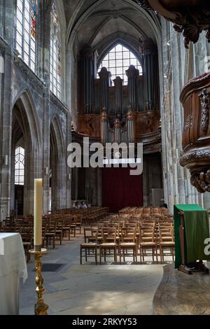 Paris, Frankreich - 14. Juli 2023 - Kirche Saint-Merry (Eglise Saint-Merri, XVI) im gotischen Pariser Stil an der Rue Saint Martin Stockfoto