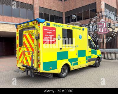 North East Ambulance im Stadium of Light, Vaux Brewery Way, Sheepfolds, City of Sunderland, Tyne and Wear, England, Vereinigtes Königreich Stockfoto