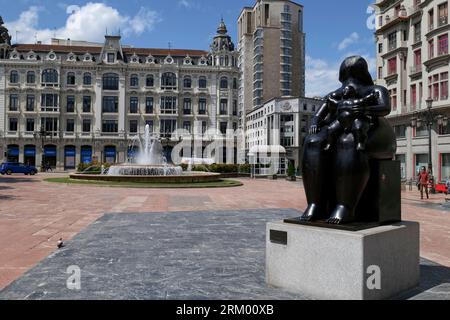 'La Maternidad' de Botero, Plaza La Escandalera, Oviedo, Asturien, Spanien, Europa Stockfoto