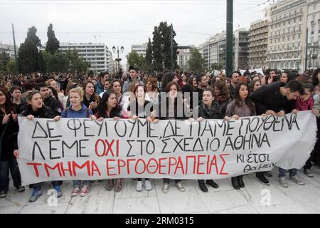 Bildnummer: 59310686  Datum: 06.03.2013  Copyright: imago/Xinhua (130306) -- ATHENS, March 6, 2013 (Xinhua) -- University students shout slogans and hold banners in front of the House of Parliament in central Athens, Greece, on March 6, 2013. Students protested against the government s plan called Athena , which aims to reform higher education but shuts down campuses and forces many students to move towns or change departments. (Xinhua/Marios Lolos) GREECE-ATHENS-STUDENTS-PROTEST PUBLICATIONxNOTxINxCHN Politik Demo Protest Bildung Studenten Studentendemo xjh x0x premiumd 2013 quer      5931068 Stock Photo