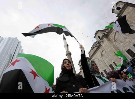 Bildnummer: 59358554  Datum: 15.03.2013  Copyright: imago/Xinhua (130315) -- ISTANBUL, March 15, 2013 (Xinhua) -- Protesters hold flags during a demonstration in Istanbul, Turkey, on March 15, 2013. More than 1,000 Turks and Syrians held a rally in Turkey s Istanbul city in protest of the Syrian government on Friday, two years after the unrest broke out in Syria. (Xinhua/Ma Yan) (zw) TURKEY-ISTANBUL-SYRIA-DEMONSTRATION PUBLICATIONxNOTxINxCHN Politik Gesellschaft Protest Demo Antikrieg Anti Krieg Antikriegsdemo x0x xdd premiumd 2013 quer      59358554 Date 15 03 2013 Copyright Imago XINHUA  Ist Stockfoto