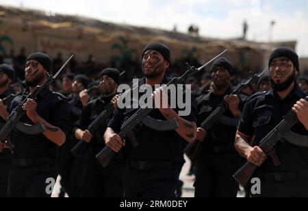 Bildnummer: 59373790  Datum: 19.03.2013  Copyright: imago/Xinhua (130319) -- GAZA, March 19, 2013 (Xinhua) -- Palestinian police officers show their skills during their graduation ceremony at the police academy in Gaza City, on March 19, 2013. (Xinhua/Wissam Nassar) (ybg) MIDEAST-GAZA-OFFICERS-GRADUATION PUBLICATIONxNOTxINxCHN Gesellschaft Polizeischule Schule Polizei Abschlussfeier Feier Absolvent x0x xgw 2013 quer      59373790 Date 19 03 2013 Copyright Imago XINHUA  Gaza March 19 2013 XINHUA PALESTINIAN Police Officers Show their SKILLS during their Graduation Ceremony AT The Police Academy Stock Photo