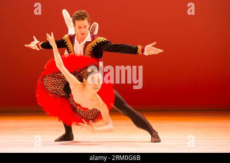 Bildnummer: 59413442  Datum: 22.03.2013  Copyright: imago/Xinhua (130323) -- BUDAPEST, March 22, 2013 (Xinhua) -- Andras Ronai (Back) from Hungary and Nana Koizumi (Front) from Japan perform their dance during the 6th Rudolph Nureyev International Ballet Competition in Budapest, Hungary, on March 22, 2013. The competition was named after Rudolf Nureyev, who was a well known Russian ballet dancer and choreographer. This year s event closed here on Friday, marking the 75th anniversary of his birth and 20th anniversary of his death. (Xinhua/Attila Volgyi) (dtf) HUNGARY-BUDAPEST-BALLET-COMPETITION Stock Photo