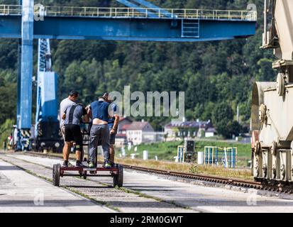 Decin, Tschechische Republik. 26. August 2023. Das zwölfte Jahr der internationalen Meisterschaft der Tschechischen Republik in Handhebel-Draisine-Handwagen-Fahrt fand am 26. August 2023 in Decin, Tschechische Republik, statt. Quelle: Hajek Vojtech/CTK Photo/Alamy Live News Stockfoto