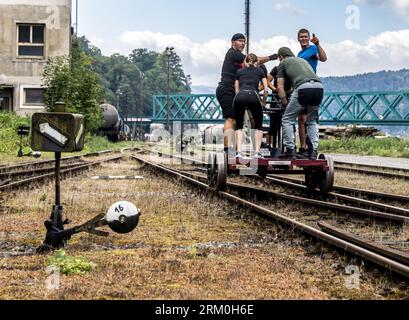 Decin, Tschechische Republik. 26. August 2023. Das zwölfte Jahr der internationalen Meisterschaft der Tschechischen Republik in Handhebel-Draisine-Handwagen-Fahrt fand am 26. August 2023 in Decin, Tschechische Republik, statt. Quelle: Hajek Vojtech/CTK Photo/Alamy Live News Stockfoto