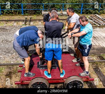 Decin, Tschechische Republik. 26. August 2023. Das zwölfte Jahr der internationalen Meisterschaft der Tschechischen Republik in Handhebel-Draisine-Handwagen-Fahrt fand am 26. August 2023 in Decin, Tschechische Republik, statt. Quelle: Hajek Vojtech/CTK Photo/Alamy Live News Stockfoto