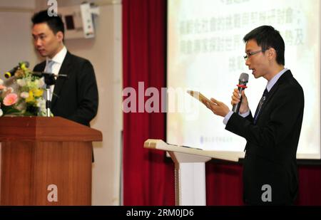 Bildnummer: 59435993 Datum: 25.03.2013 Copyright: imago/Xinhua (130325) -- TAIPEI, 25. März 2013 (Xinhua) -- Fang Wenhong (R) von der Xiamen University nimmt am letzten Wettbewerb des 4. Cross-Strait Interpreting Contest in Taipei, Südostchina, 25. März 2013, Teil. Der letzte Wettbewerb des Dolmetschwettbewerbs fand hier am Montag statt, an dem 18 Teilnehmer aus China und Taiwan teilnahmen. (Xinhua/Wu Ching-teng) (yxb) CHINA-TAIPEI-CROSS STRAIT INTERPRETING CONTEST(CN) PUBLICATIONxNOTxINxCHN People Wirtschaft xsp x0x 2013 quer 59435993 Datum 25 03 20 Stockfoto